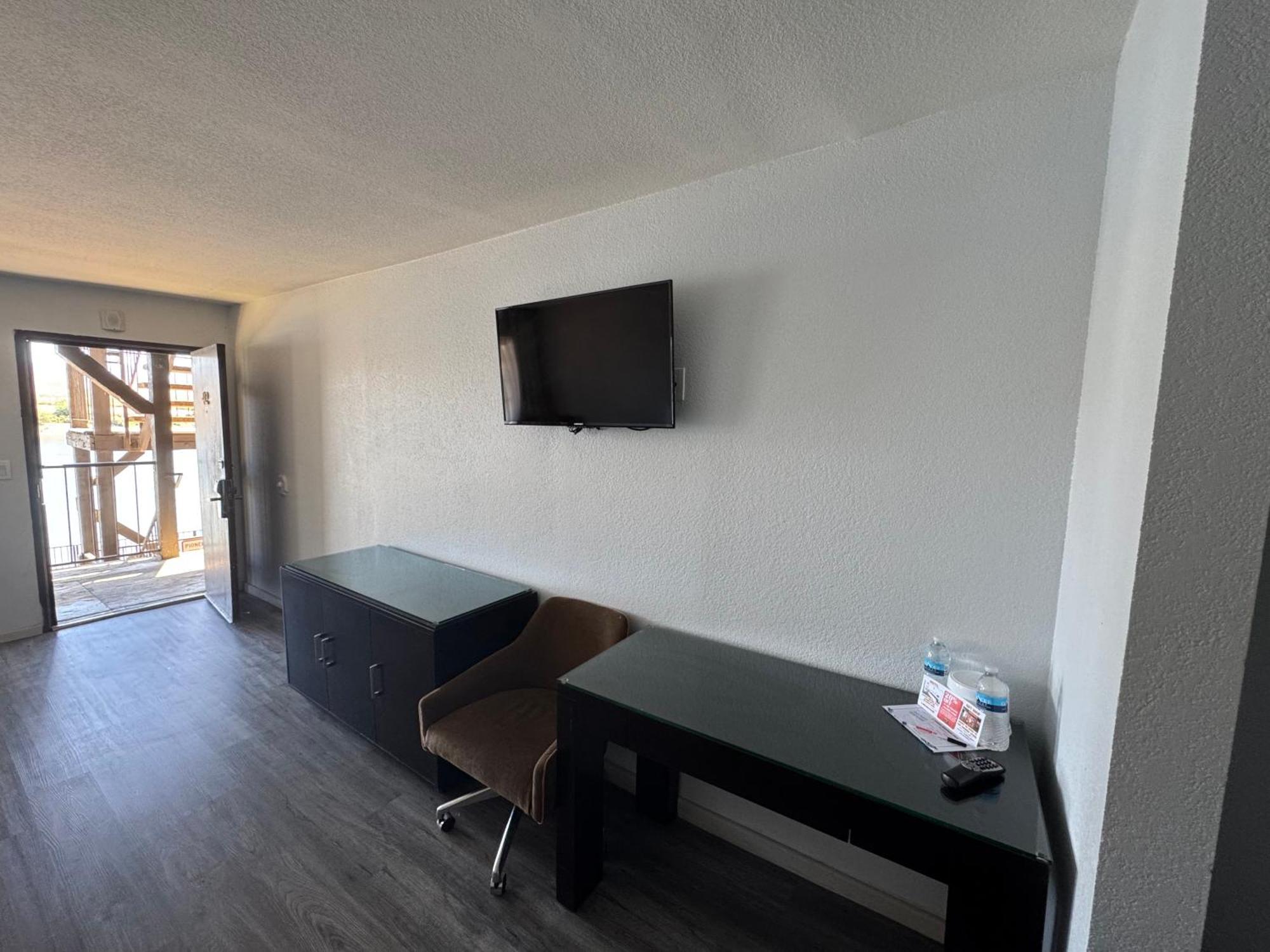 Double Room Two Double Beds River View